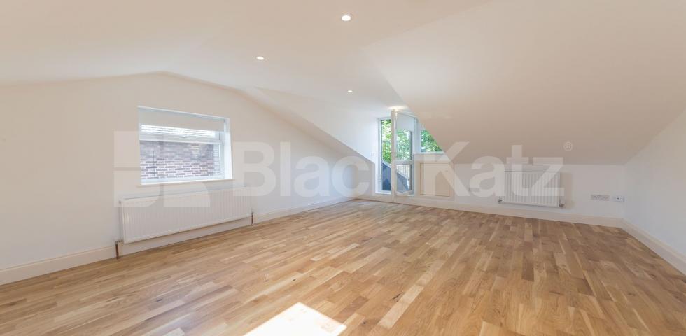 			New Instruction! Private roof terrace!, 2 Bedroom, 1 bath, 1 reception Flat			 Wetherill Road , Muswell Hill